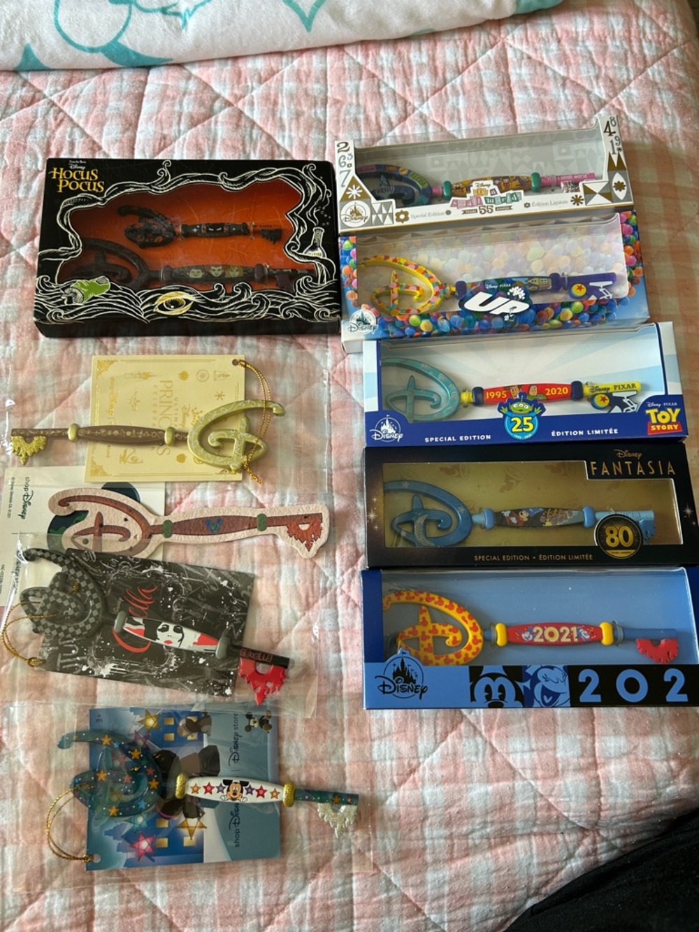 Disney keys SET NWT PRINCESS CRUELLA HOCUS-POCUS PIXAR SMALL WORLD FANTASIA UP